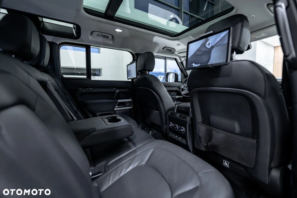 Land Rover Defender 110 D250 X-Dynamic HSE - 36