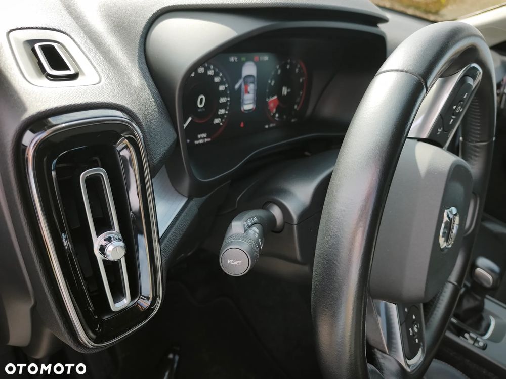 Volvo XC 40 T3 Momentum - 28