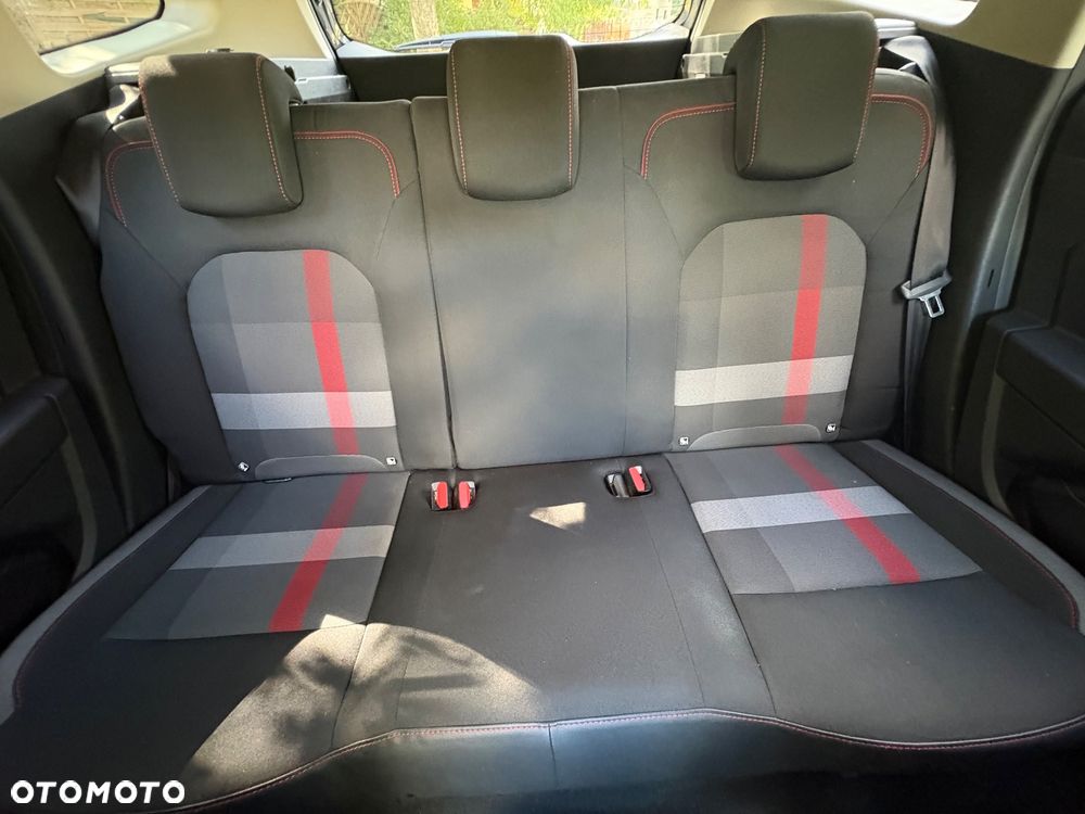 Dacia Duster 1.6 SCe Blackshadow S&S - 8