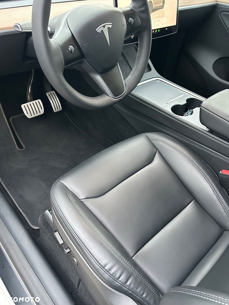 Tesla Model Y Performance Dual Motor AWD - 16