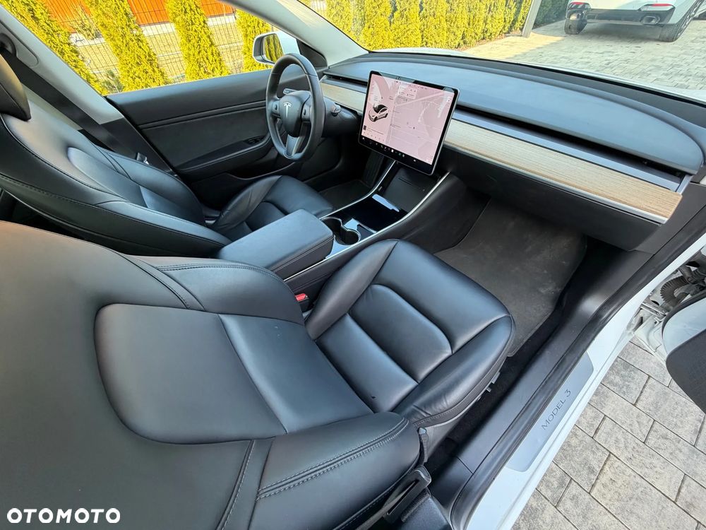 Tesla Model 3 - 8