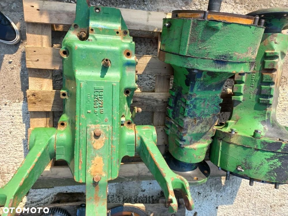 Elementy mostu JOHN DEERE 2030,2130,3030,3140,podnośnik,korpus,skrzynia,atak,zwolnica,tryb,synchronizator,wom,L31273,4 ,L28824, L29056, L31272, L32061 ,L29058  koło talerzowe,mechanizm różnicowy,pochwa,półoś ,wałek,koło zębate,wom - 3