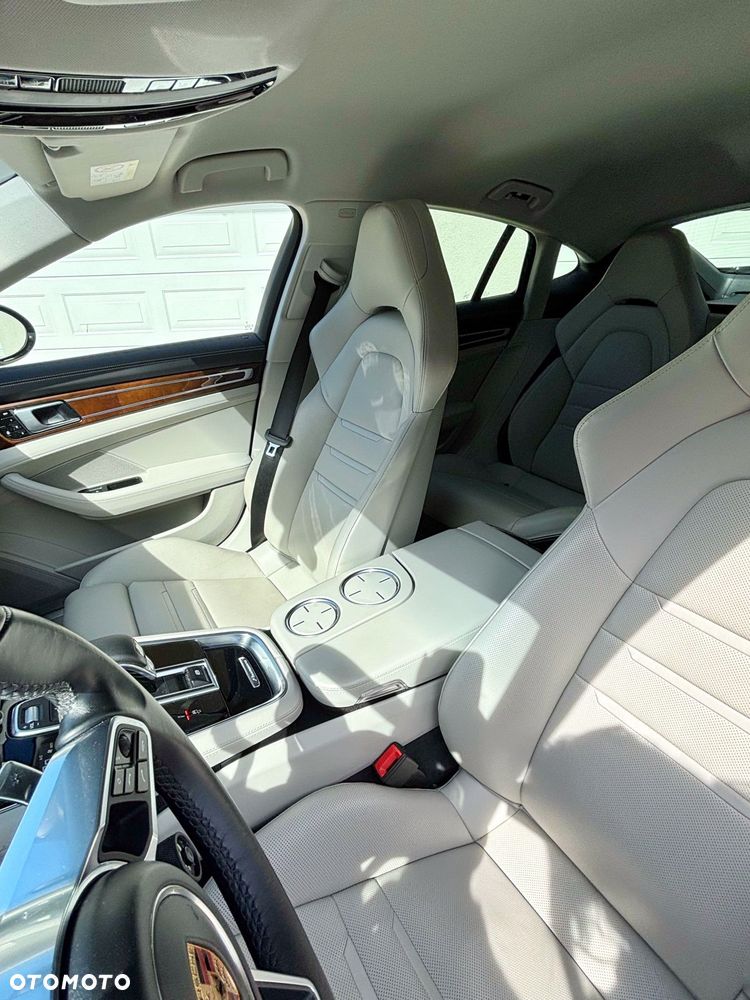 Porsche Panamera 4S - 4