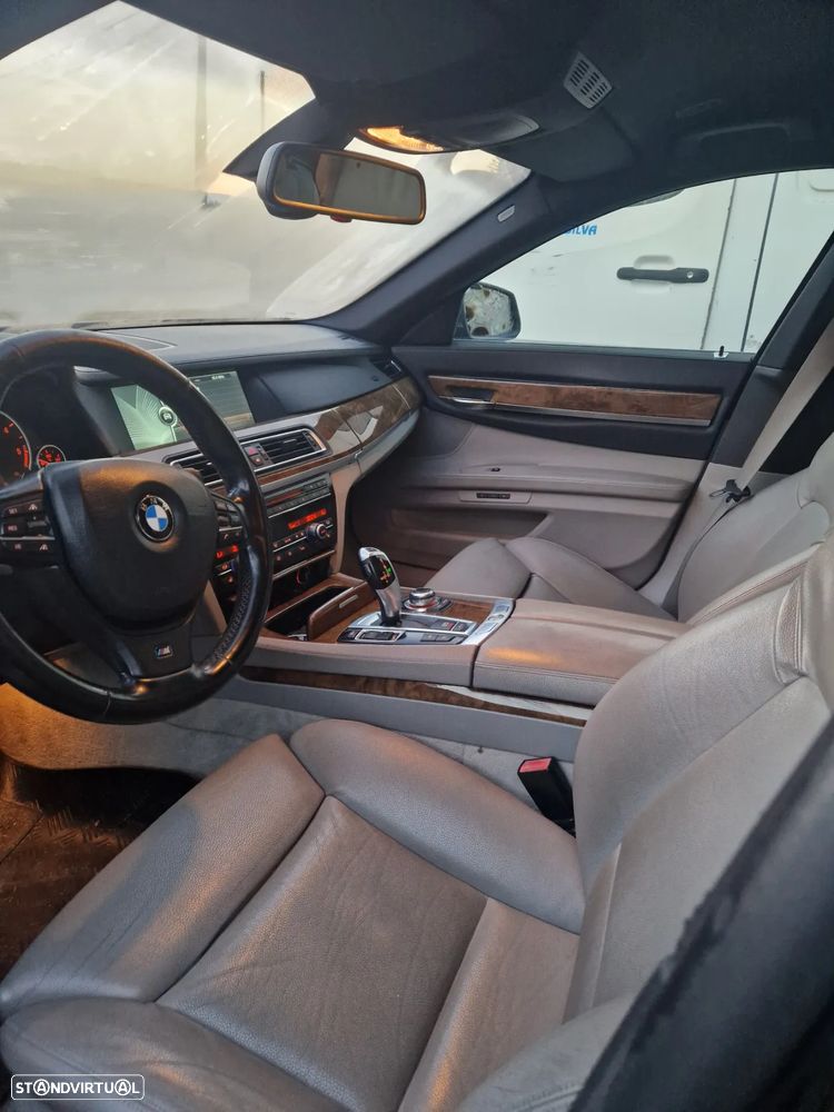 BMW 740 d Pack M - 8
