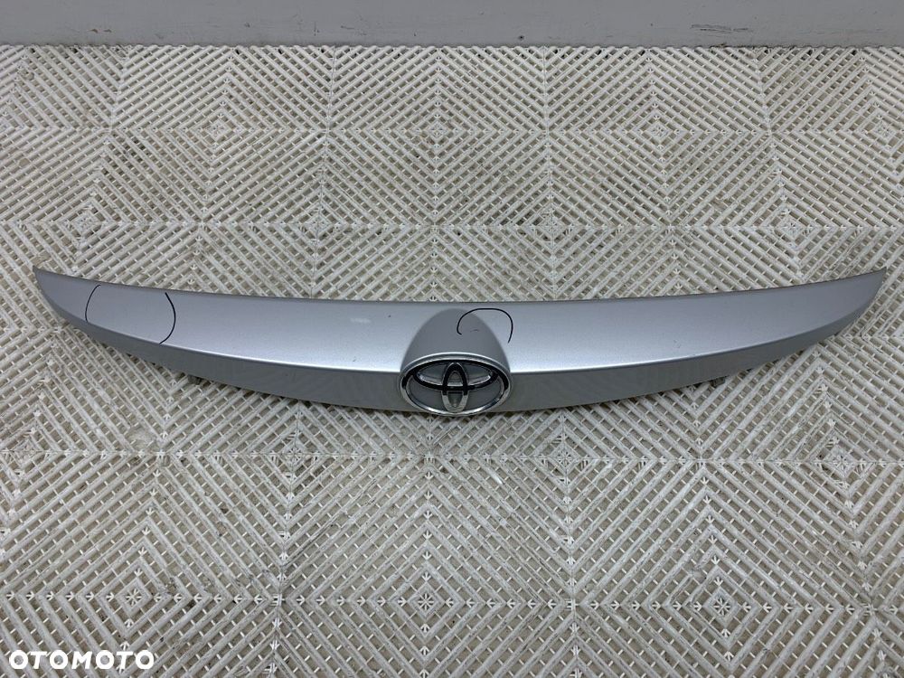 LISTWA KLAPY TYŁ  TOYOTA AURIS (_E18_) 2012 - 2018 1.6 (ZRE181_, ZRE185_) 97 kW [132 KM] benzyna - 1