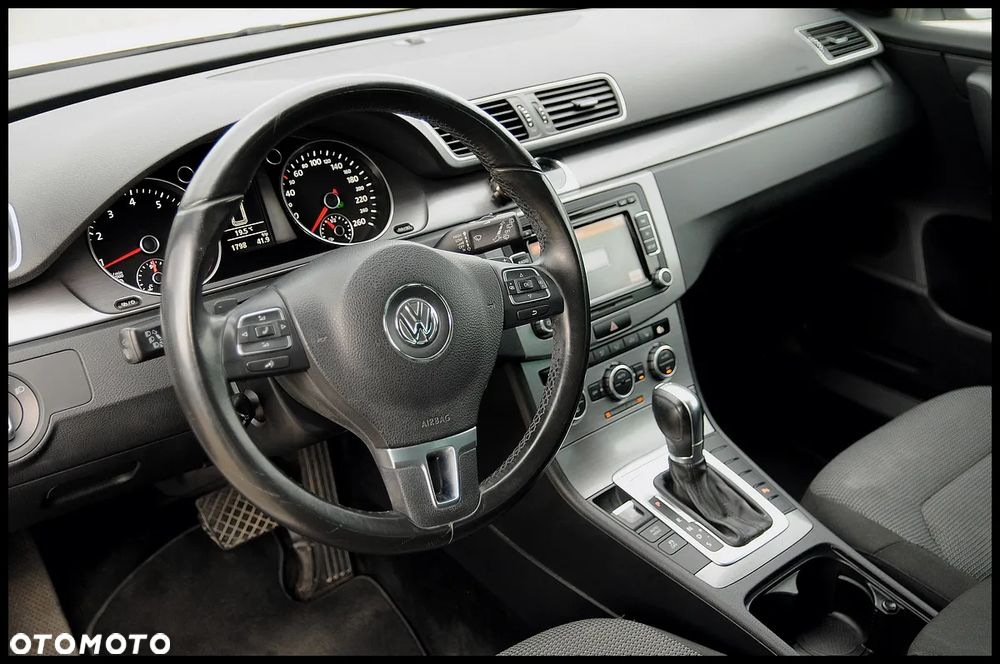 Volkswagen Passat 1.8 TSI DSG Comfortline - 25