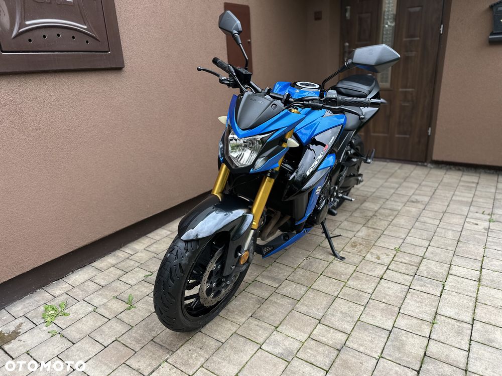 Suzuki GSX - 15