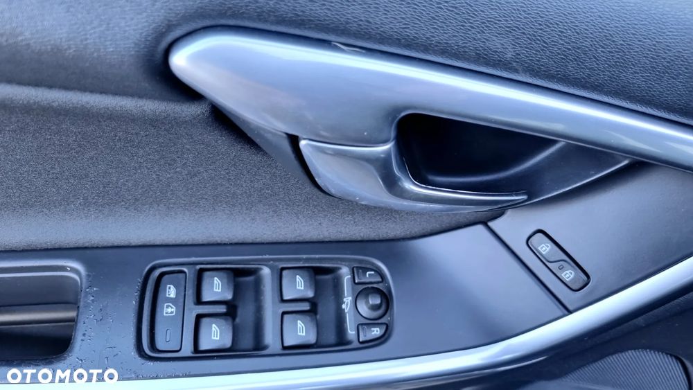 Volvo V60 D4 Momentum - 20