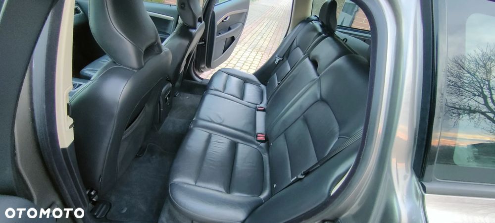 Volvo V70 2.4D Momentum - 32