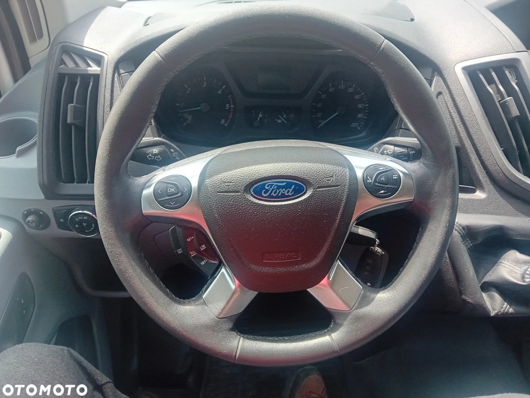 Ford Transit - 25