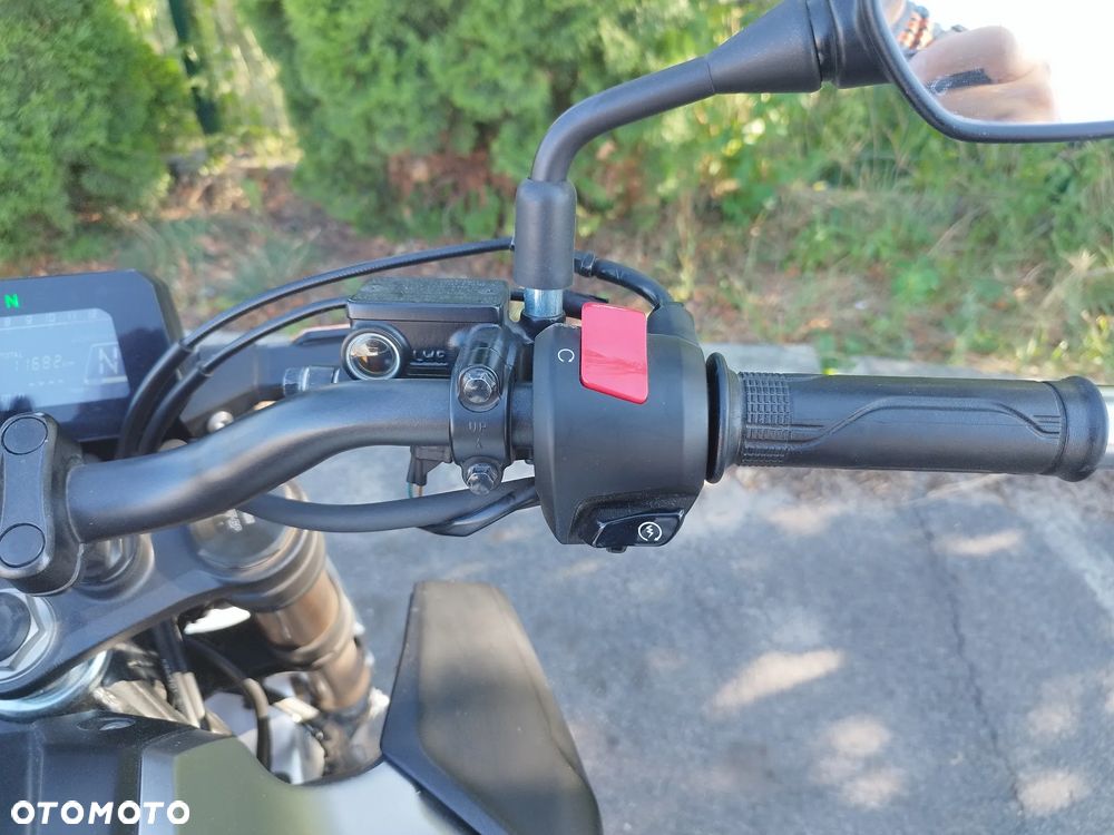 Honda CB - 8
