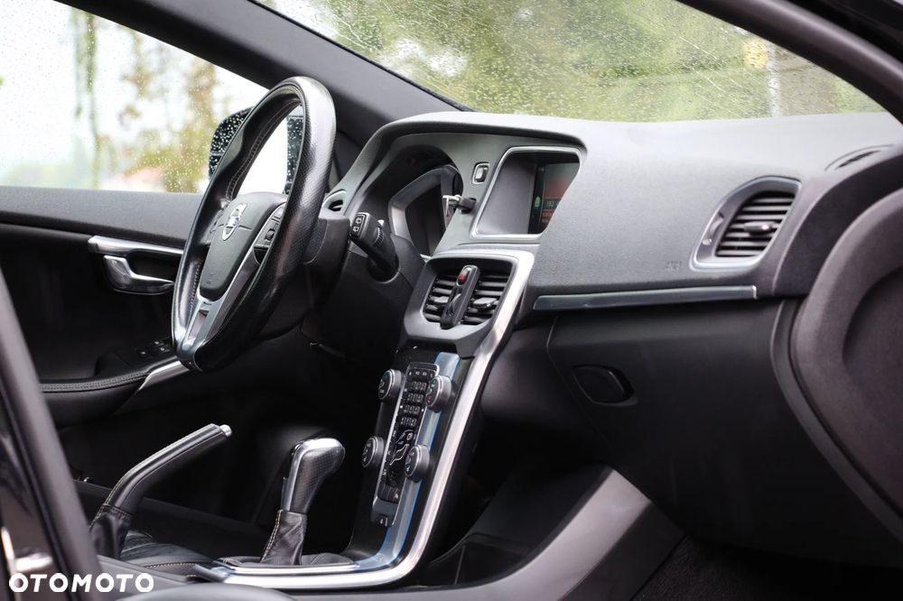 Volvo V40 D4 Drive-E R-Design Summum - 10