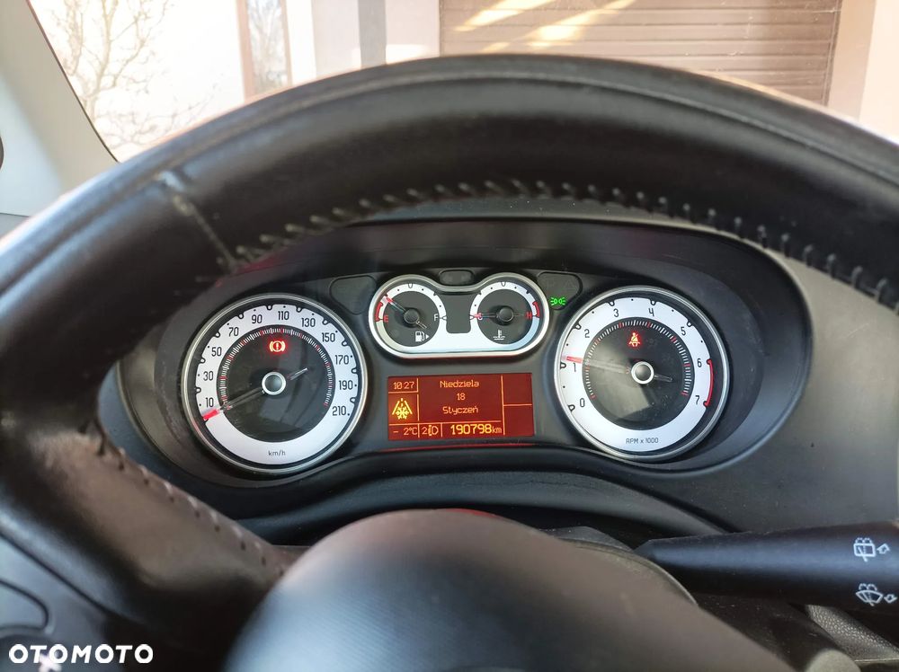 Fiat 500L 1.4 16V Urban - 9