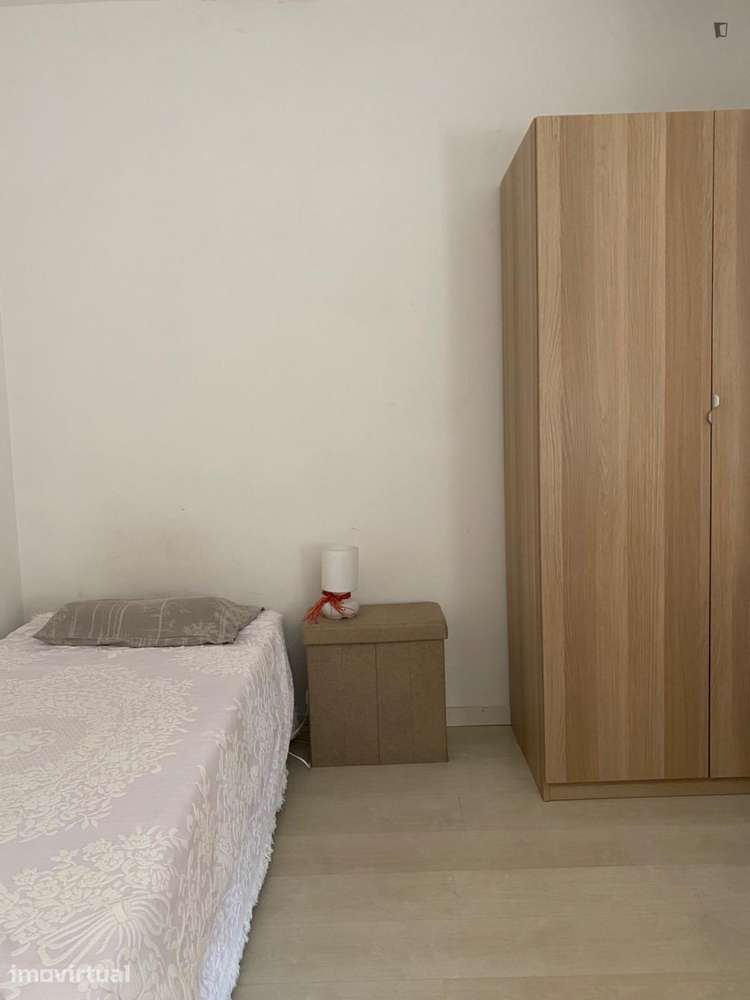 Quarto - localizado em Massarelos Porto - Grande imagem: 4/8