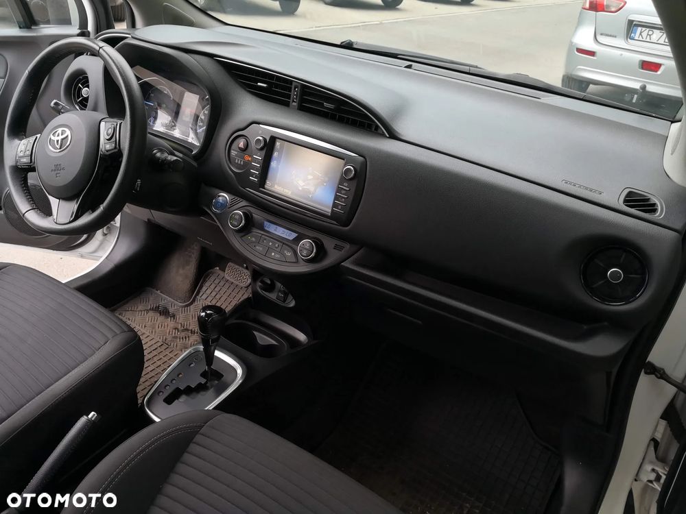 Toyota Yaris Hybrid 100 Premium EU6 - 16
