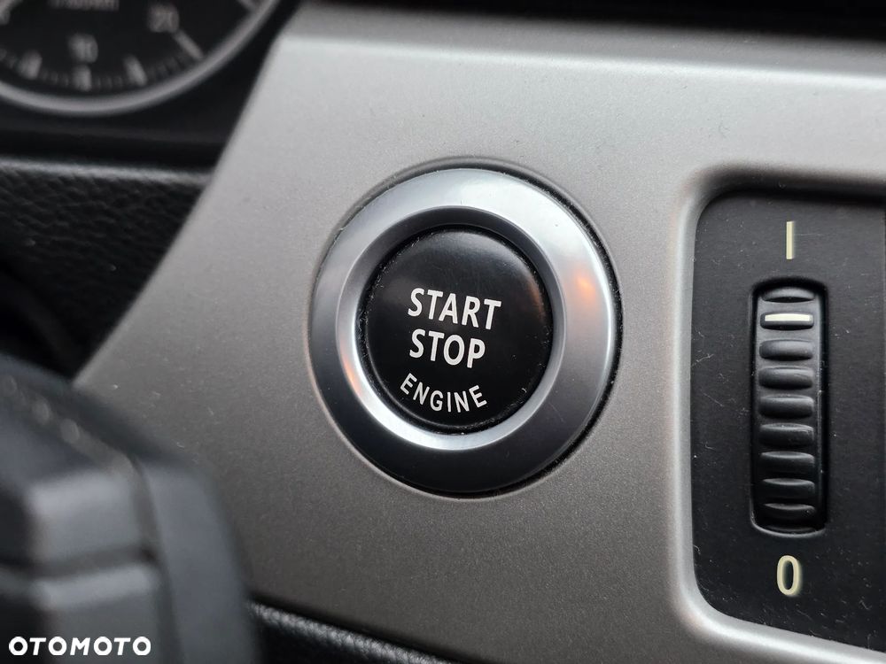 BMW Seria 3 318i - 25