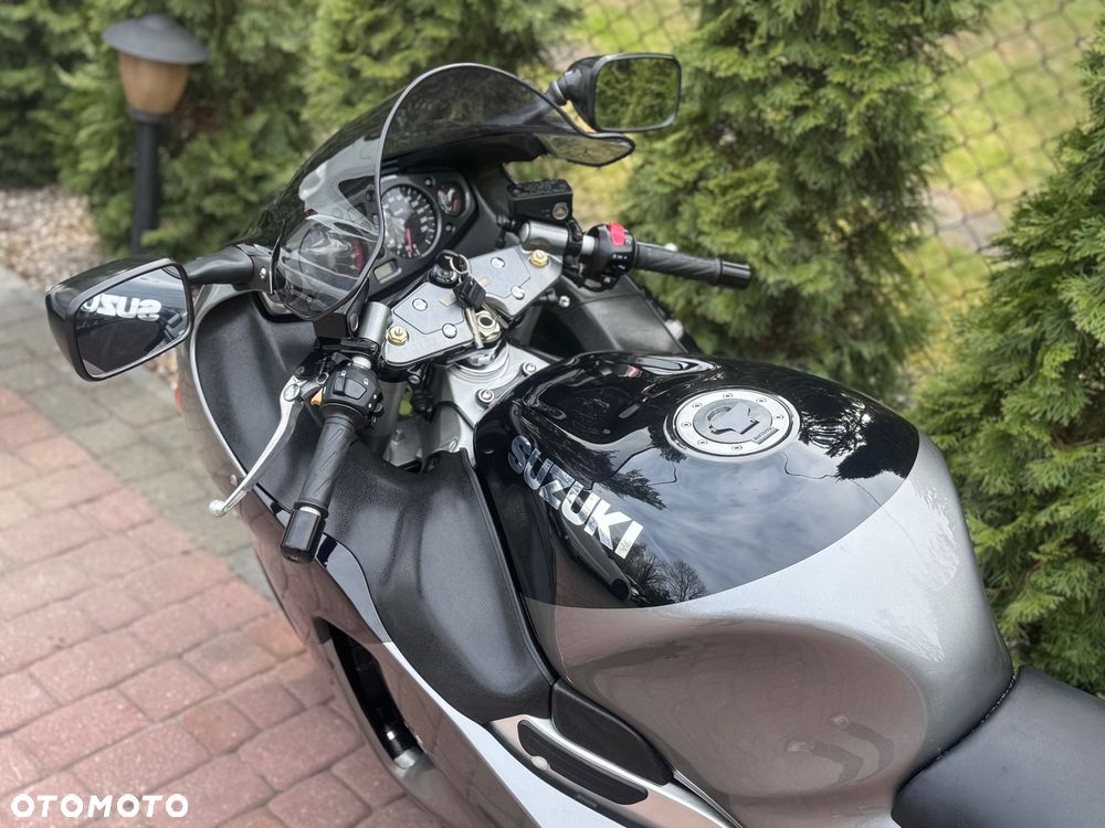 Suzuki GSX-R - 15