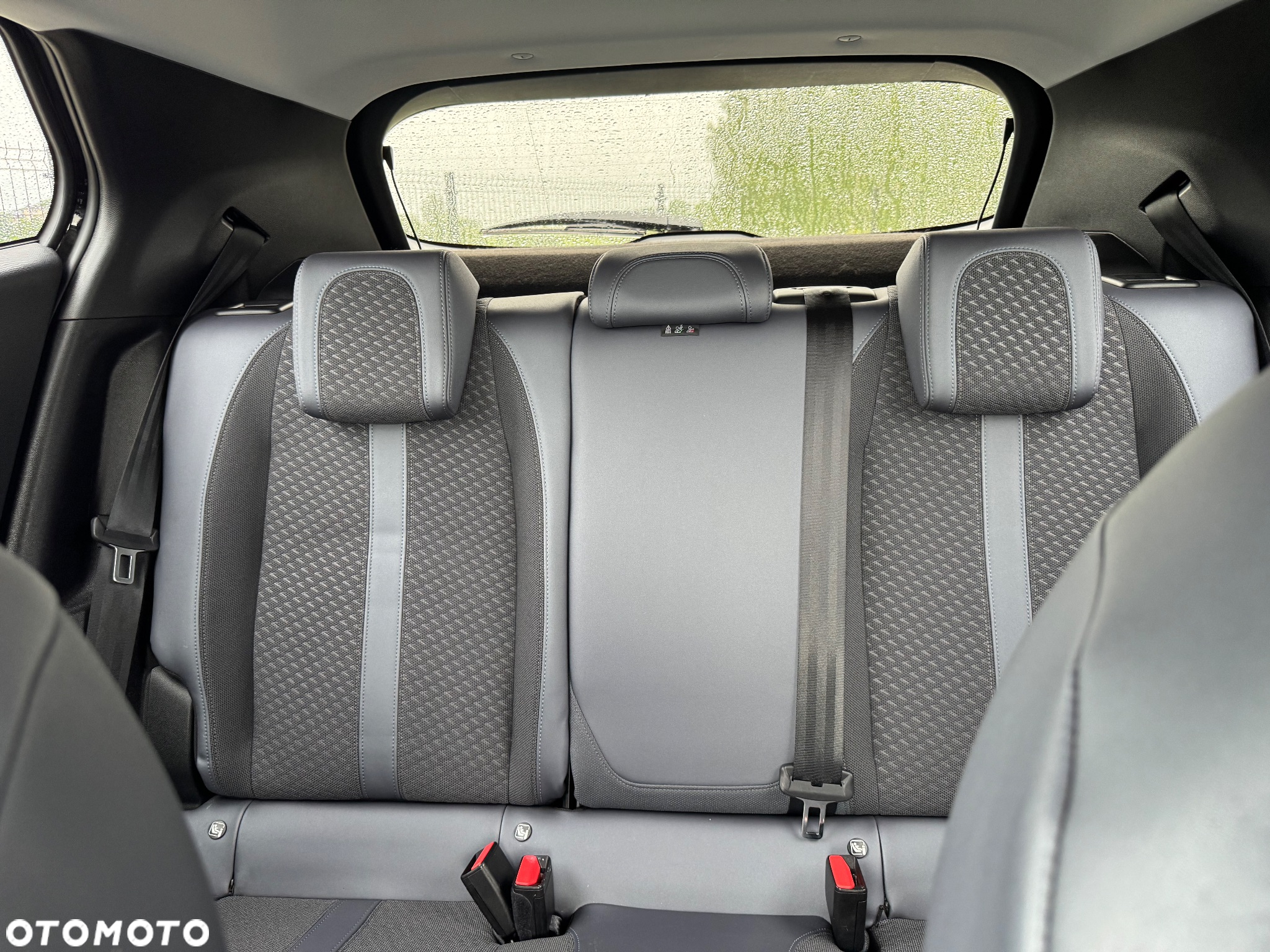 Peugeot 2008 1.5 BlueHDi Allure S&S - 21