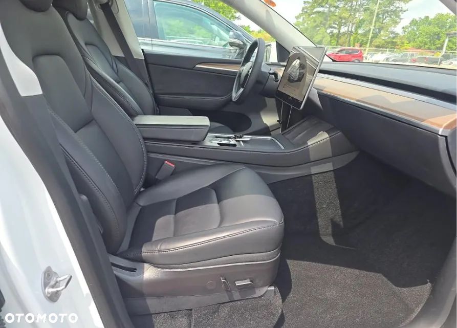 Tesla Model Y Long Range Dual Motor AWD - 10