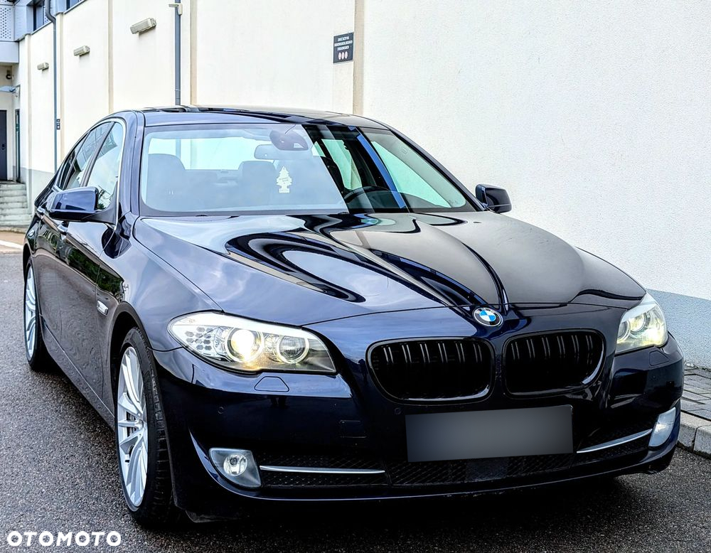 BMW Seria 5 550i - 10