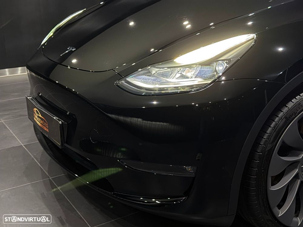 Tesla Model Y Performance Dual Motor AWD - 11