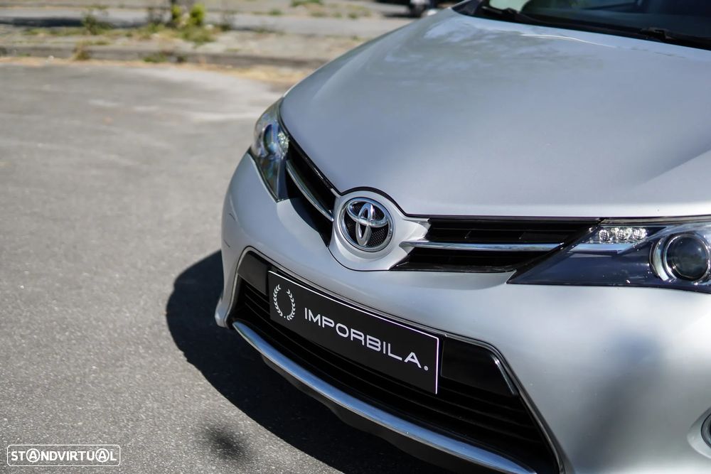 Toyota Auris 1.4 D-4D Exclusive+P.Sport - 4