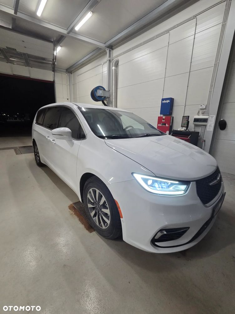 Chrysler Pacifica - 32