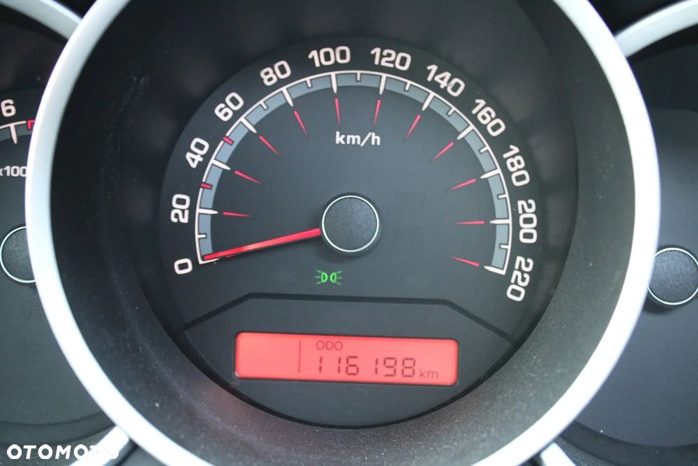 Kia Venga 1.6 CVVT Fifa World Cup Edition - 24