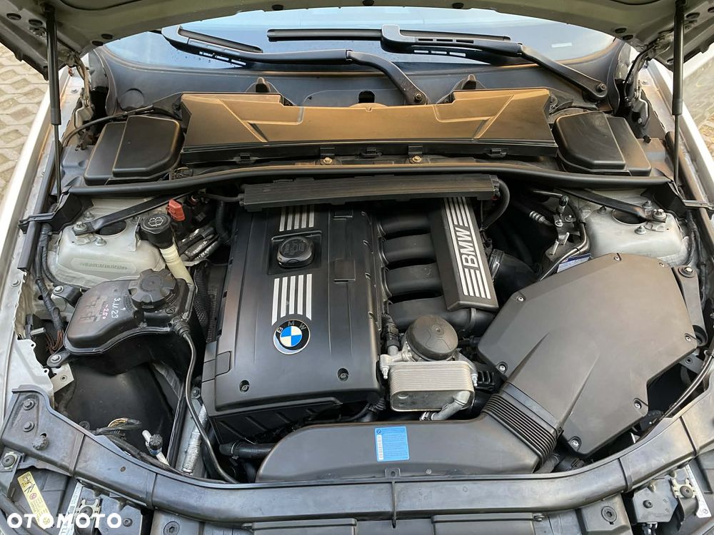 BMW Seria 3 325i - 12