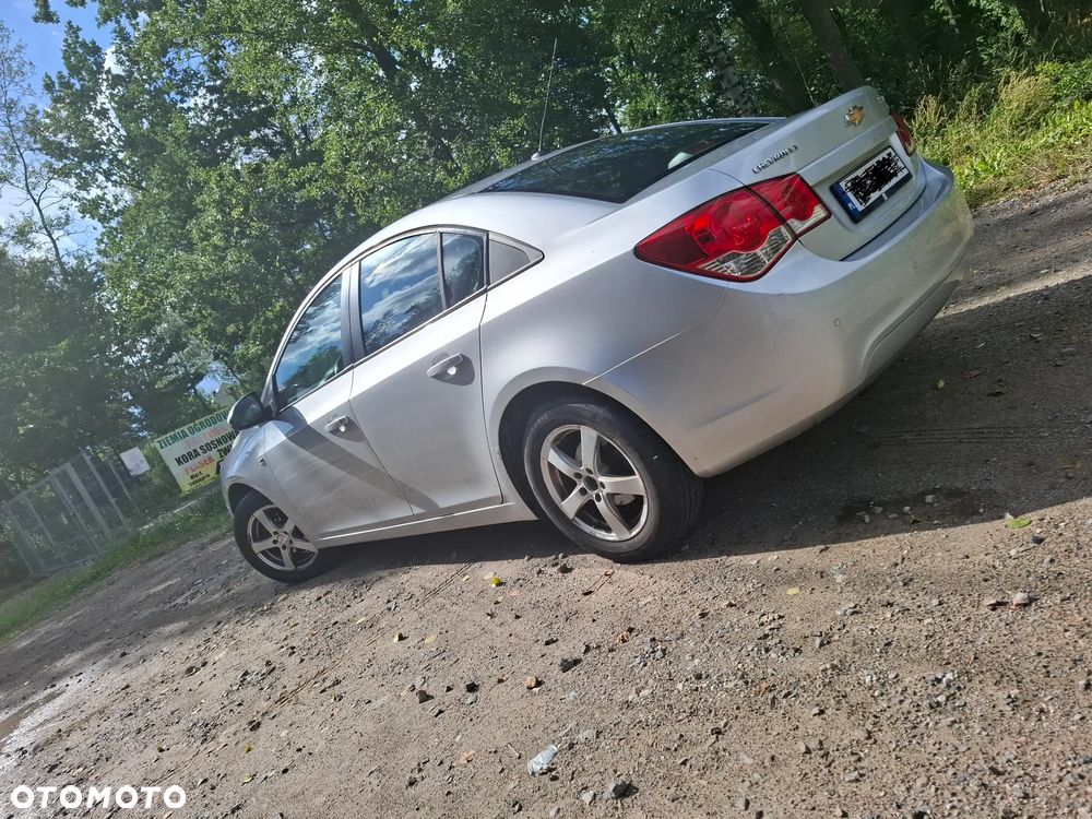 Chevrolet Cruze 1.6 LS - 3