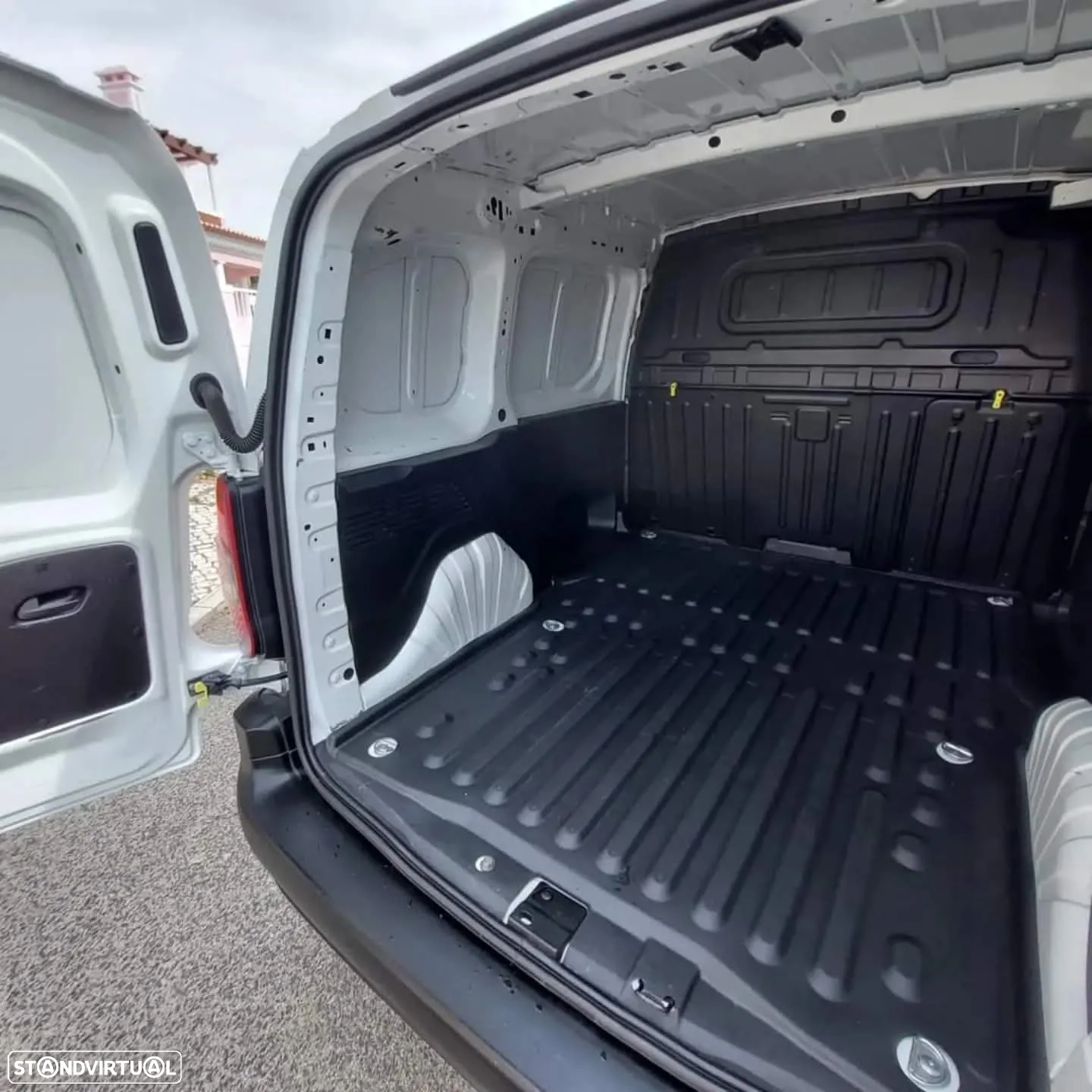 Opel Combo - 2021 | 110.000KM | GARANTIA | 3 LUG. - 15