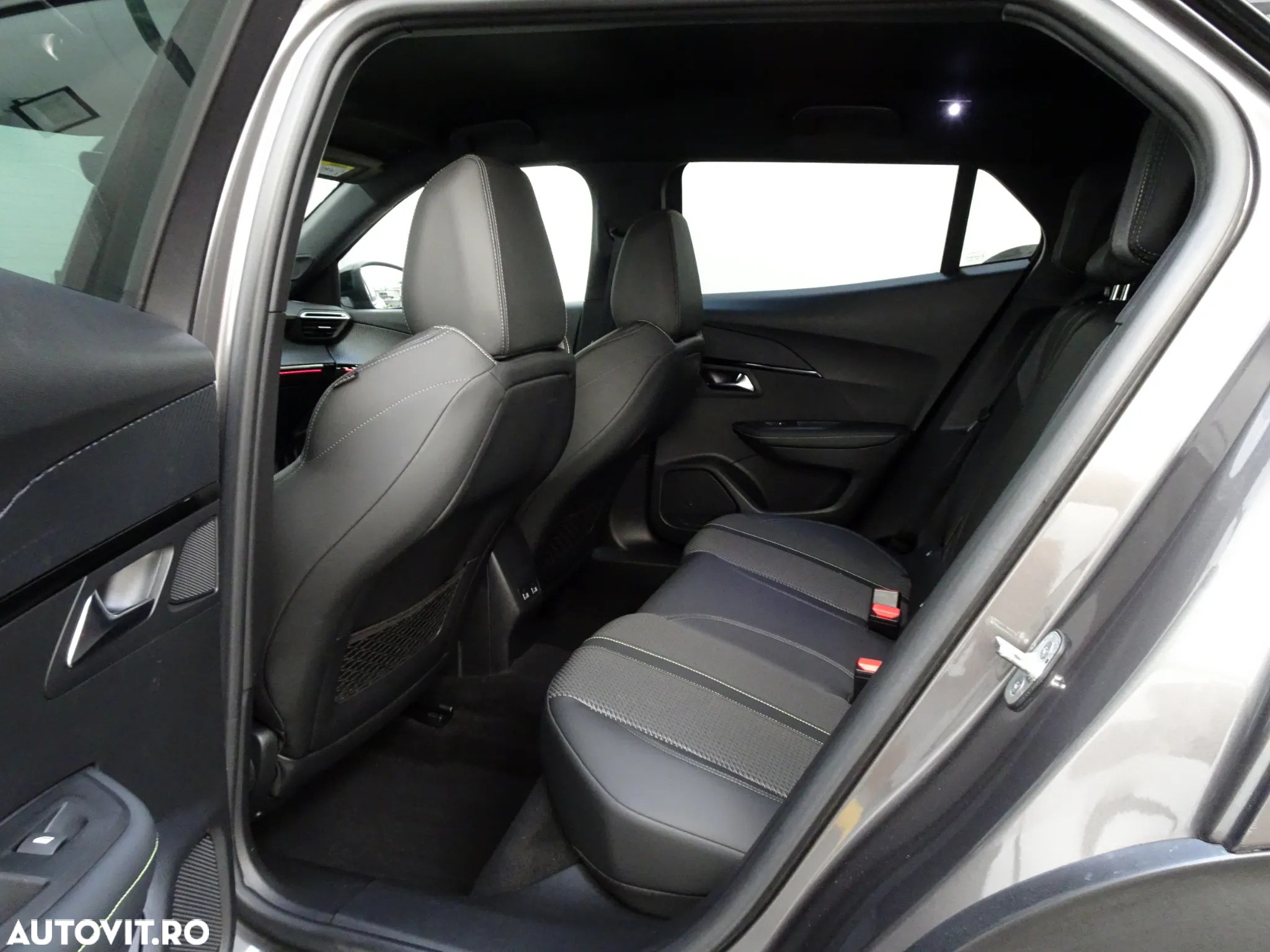 Peugeot 2008 PureTech 130 EAT8 GT - 9