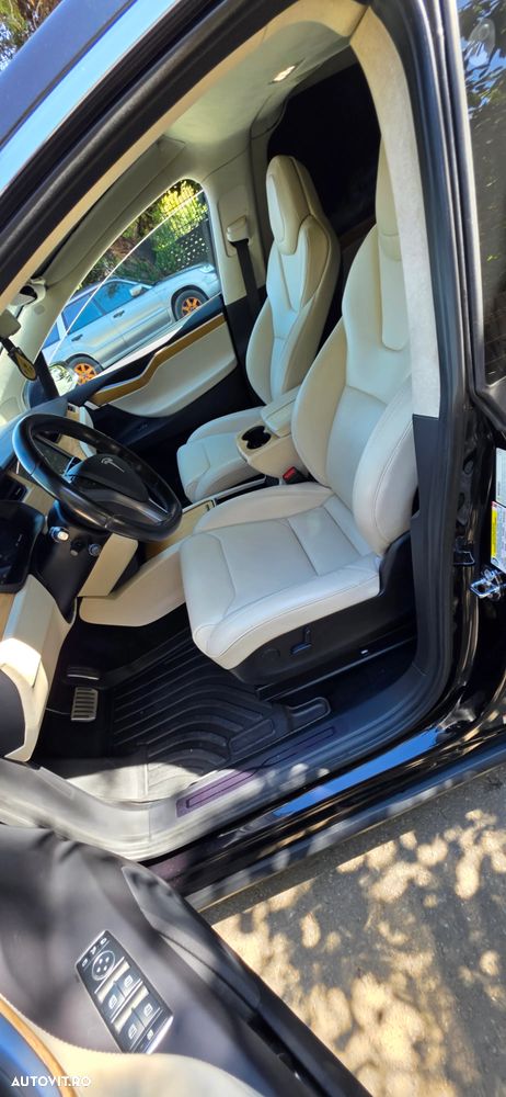Tesla Model X - 4