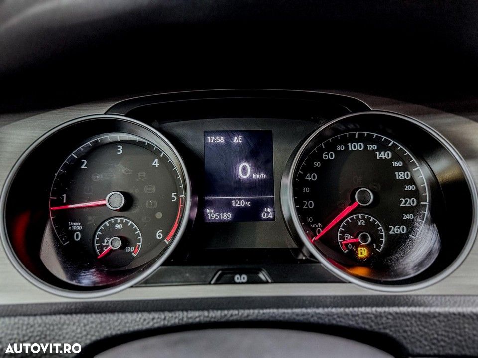 Volkswagen Golf 1.6 TDI BlueMotion Technology Comfortline - 17