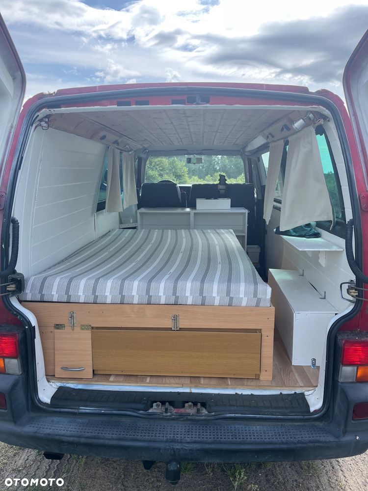 Volkswagen Caravelle - 8