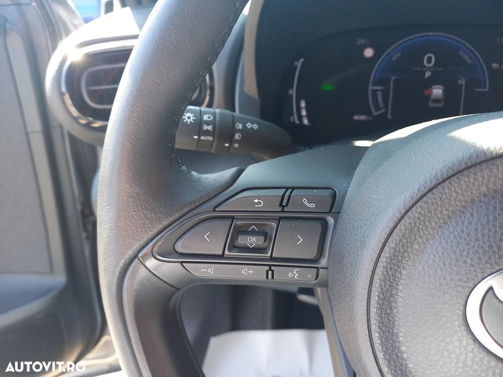 Toyota Yaris Cross 1.5 VVT-i HSD 4x4 Dynamic - 18