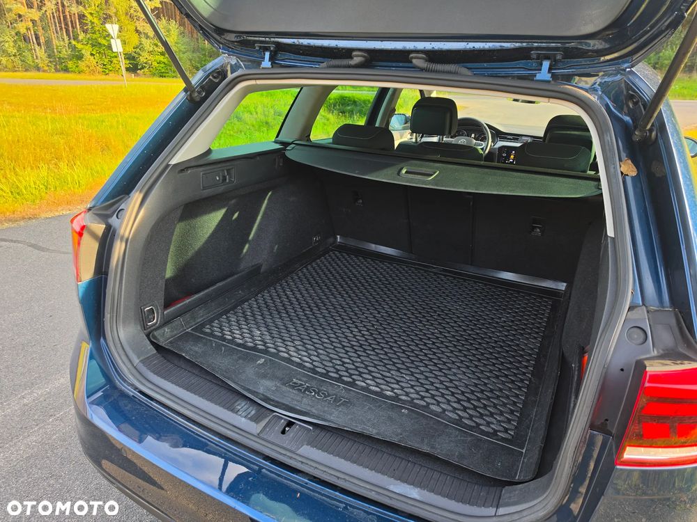 Volkswagen Passat - 16