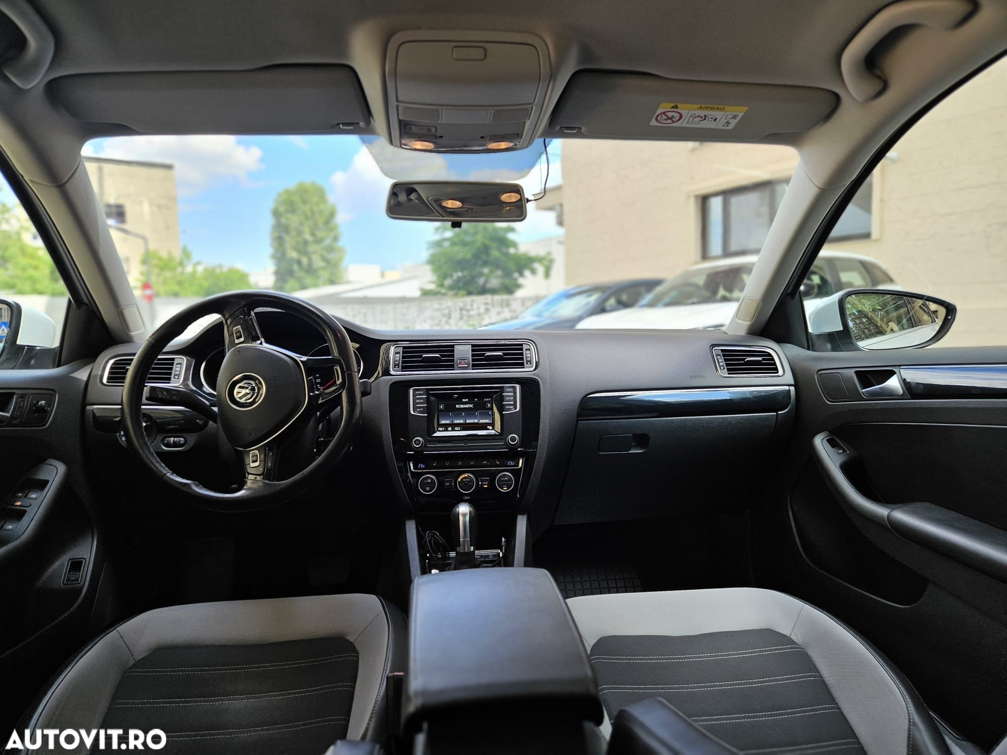 Volkswagen Jetta 2.0 TDI DSG Comfortline - 9