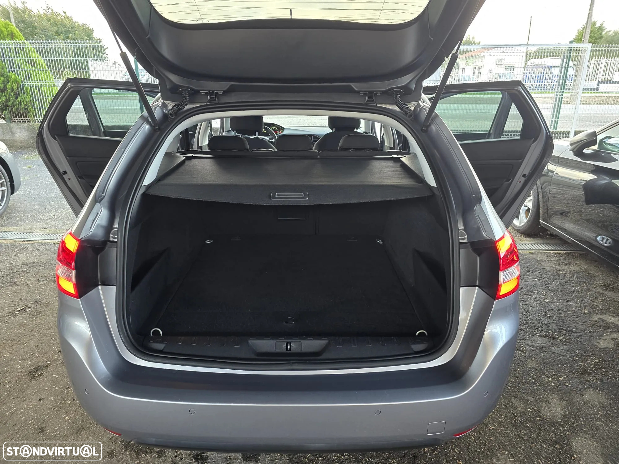 Peugeot 308 SW 1.5 BlueHDi Style - 32