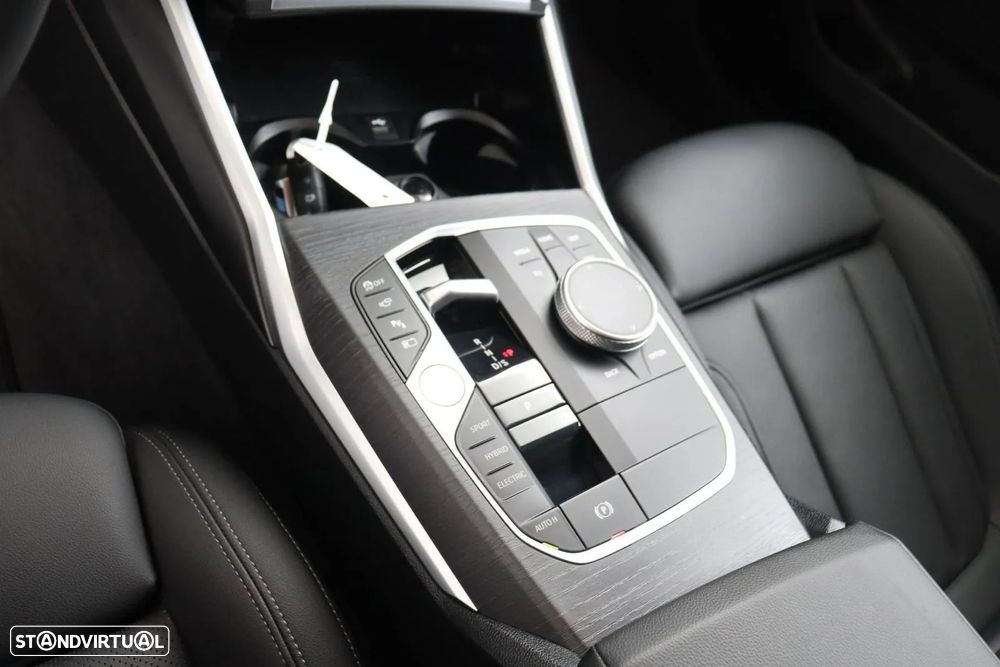 BMW 330 e Touring Aut. M Sport - 11