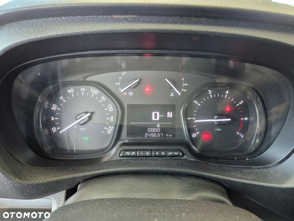 Toyota ProAce 1.6 / L1H1 / AUTOMAT / BEZWYPADKOWY / SERWISOWANY / KSIĄŻKA SERWISOWA / STAN IDEALNY / KRÓTKI / ALUFELGI - 30