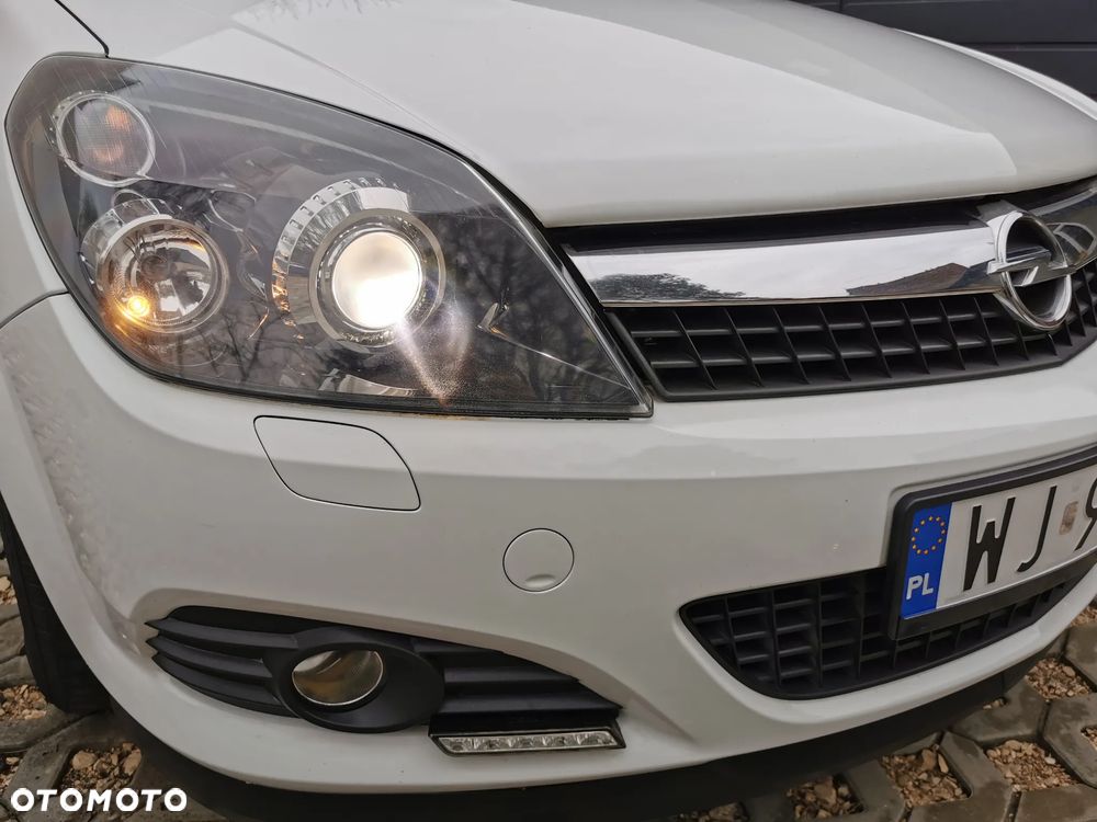 Opel Astra 1.6 Black&White - 8