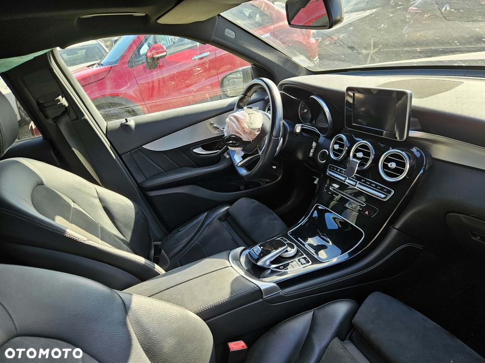 Mercedes-Benz GLC 350 d 4Matic 9G-TRONIC AMG Line - 28
