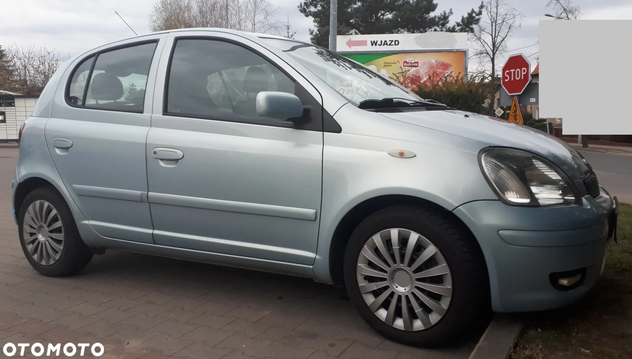 Toyota Yaris 1.3 - 6