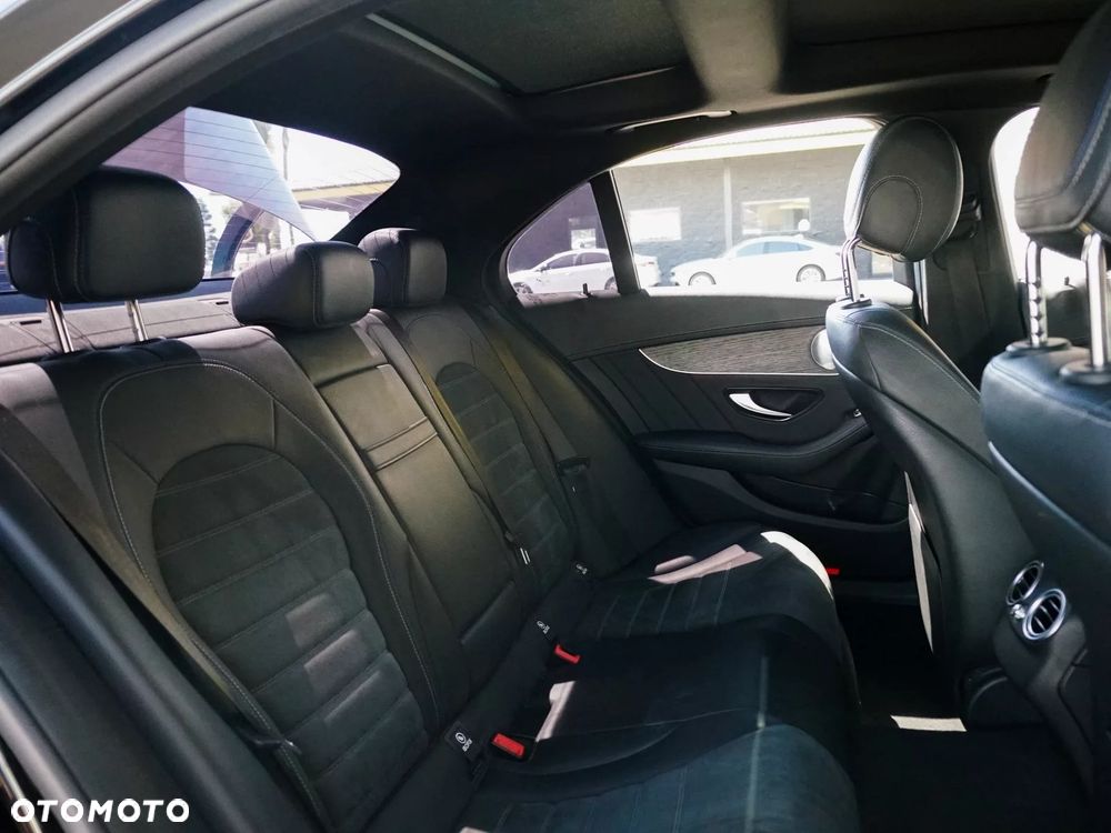 Mercedes-Benz Klasa C 300 9G-TRONIC AMG Line - 17