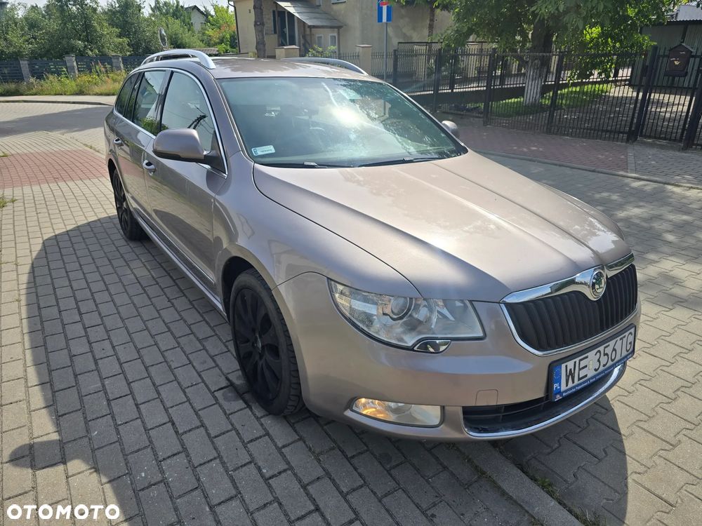Skoda Superb 2.0 TDI Elegance DSG - 8
