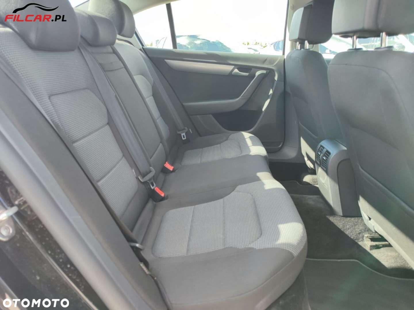 Volkswagen Passat - 12