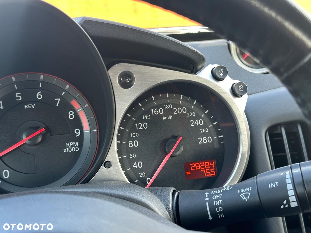 Nissan 370 Z Standard - 9