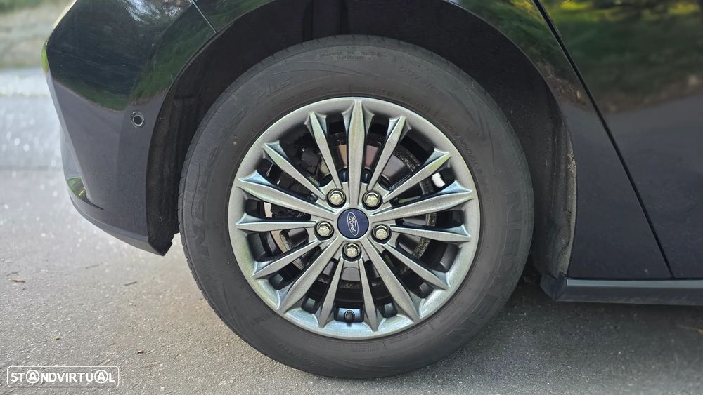 Ford Focus 1.0 EcoBoost S&S ST-LINE X - 12