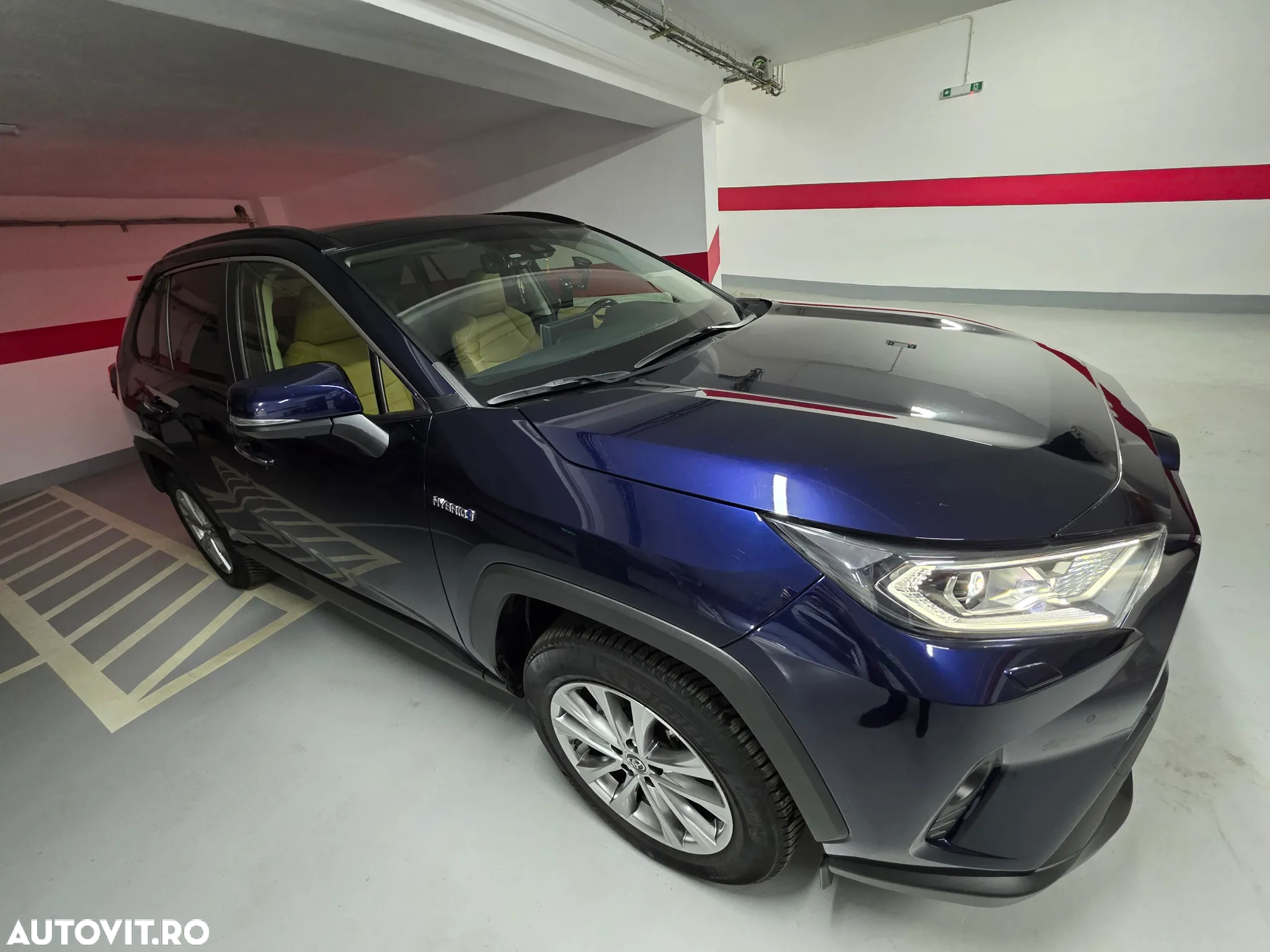 Toyota RAV4 2.5 Hybrid VVT-iE 4x4 Luxury Plus - 4
